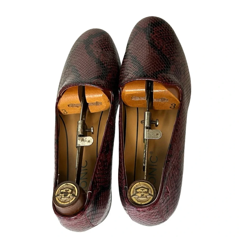 VIONIC Women Sz 7.5  Red Wine Willa Boa Snake Embossed Leather Flat Loafer Shoes